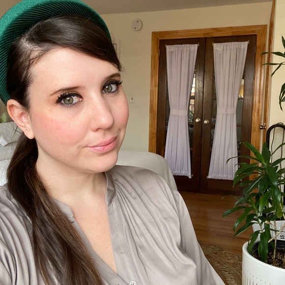 Meet your Posher, Edwina - Picture 1 of 1